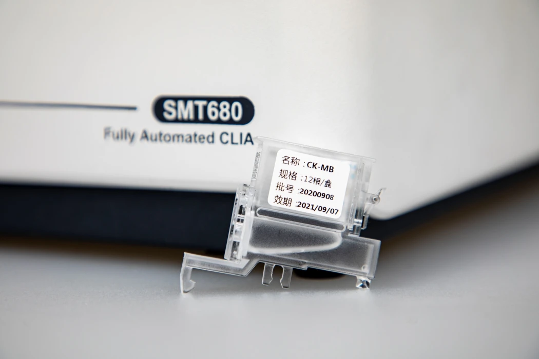 Медицинское аналитическое оборудование с сенсорным экраном