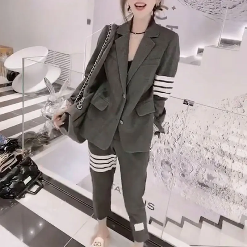 

Женский костюм, весенне-осенний Модный женский костюм в западном стиле, яркий костюм в европейском стиле, пиджак, комплект из двух предметов