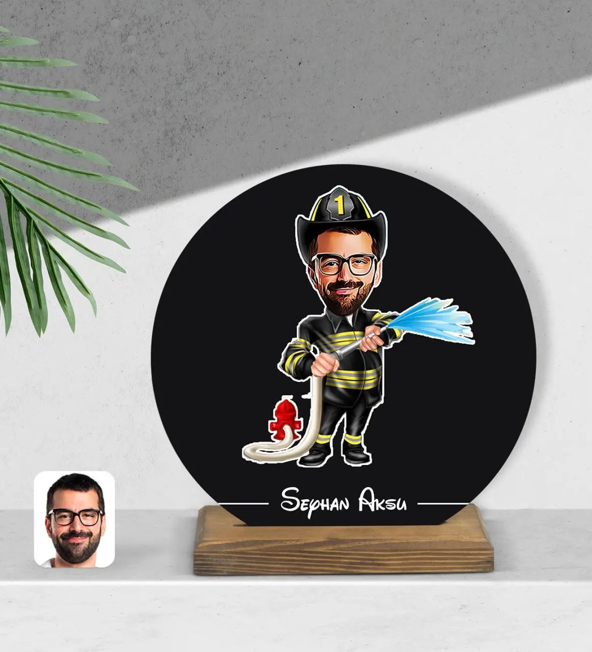 

Personalized firefighter cartoon wooden Biblo-1
