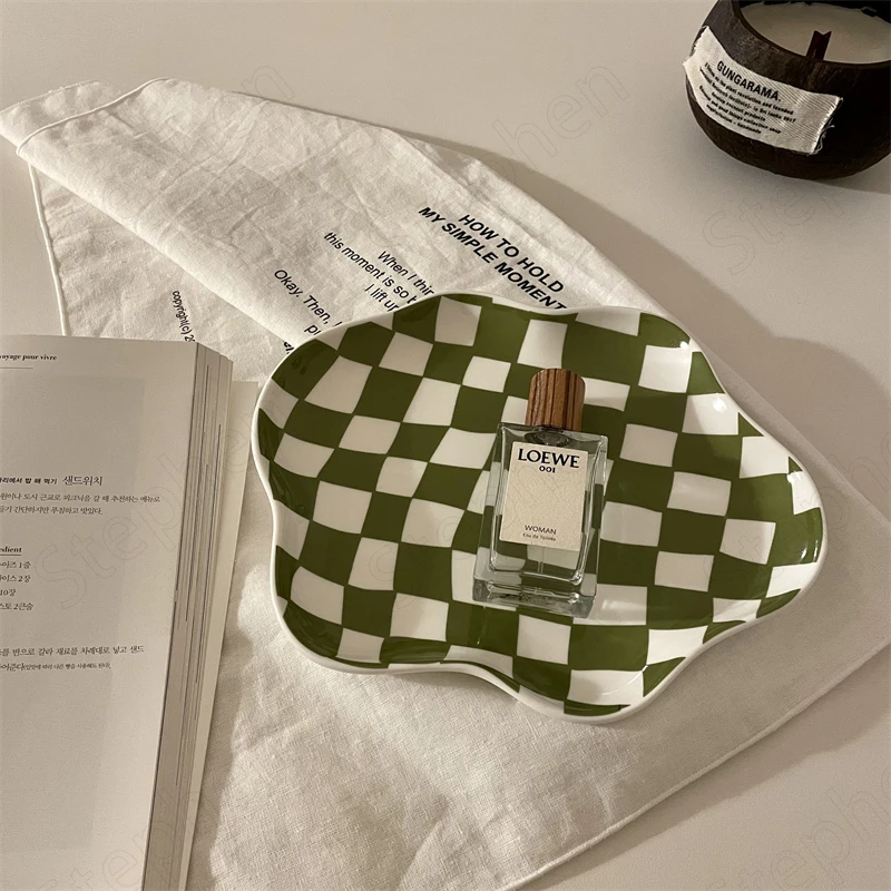 Корейская черно-белая шахматная керамическая тарелка в стиле ретро неправильной