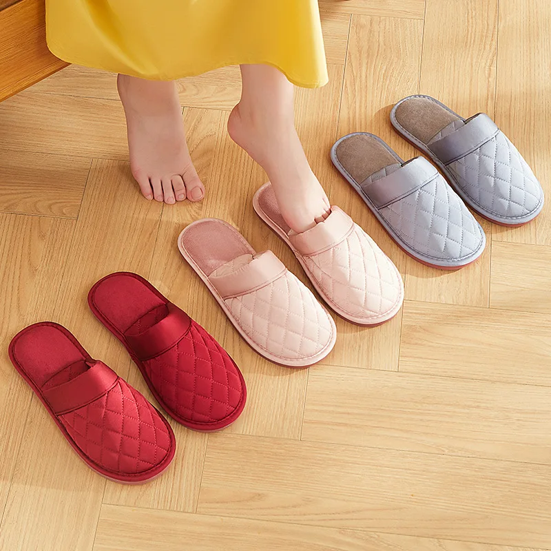 

Couple Anti-Slip Satin Indoor Slippers Ladies Home Slippers Warm Winter Men's and Women's Slippers Casual Plush Comfortable