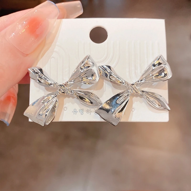 

Silver Color Bowknot Women Stud Earrings Hyperbole Unique Design Knot Shape Exquisite Versatile Earrings New Fashion Jewelry