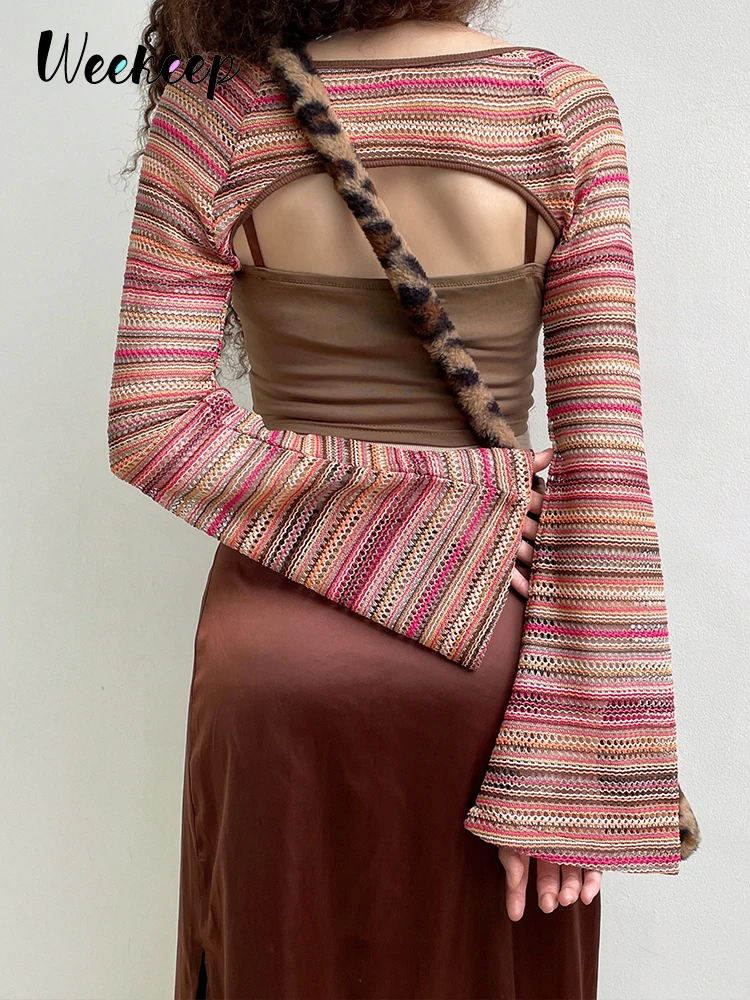 Женский короткий топ в полоску с расклешенными рукавами |