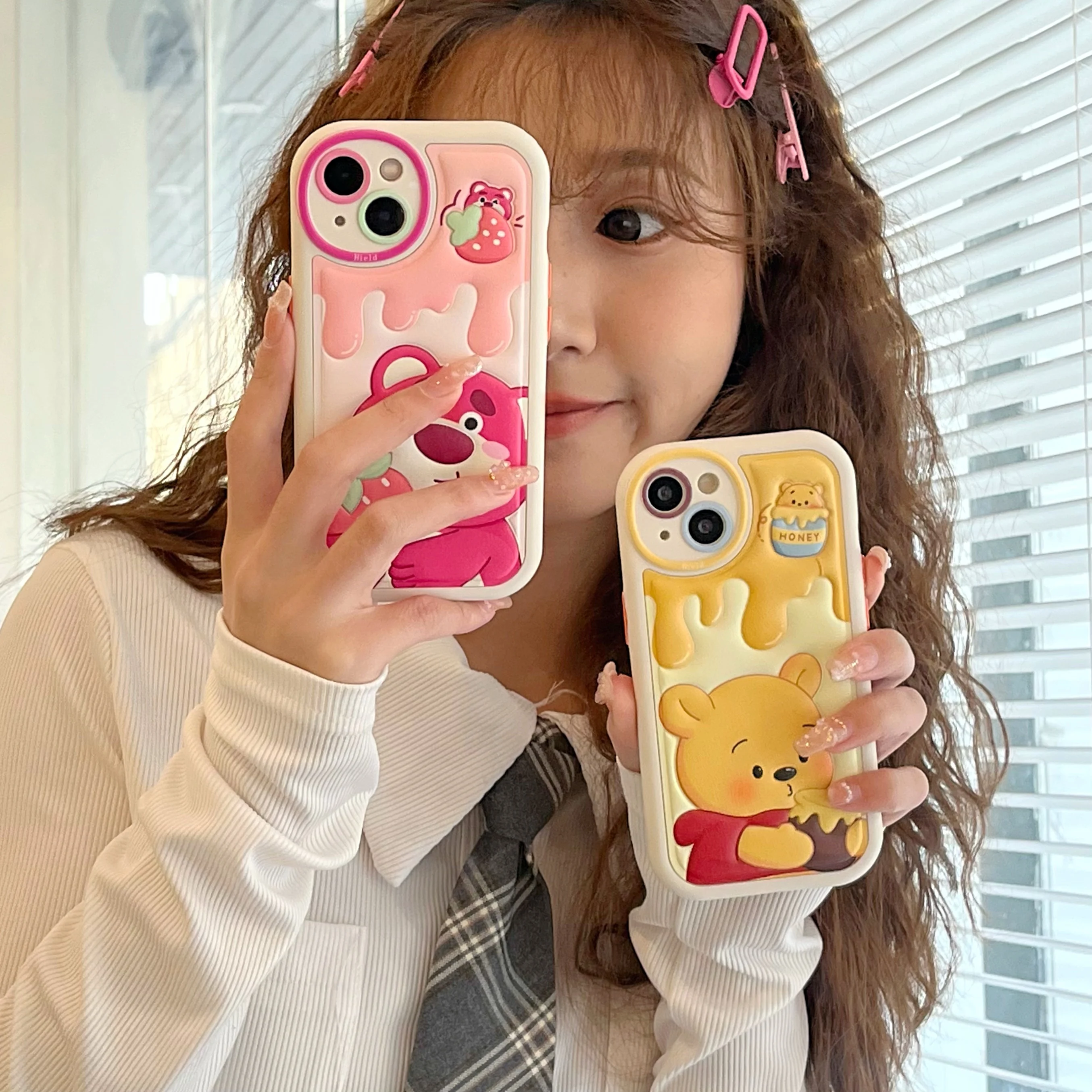 

Honey pot bear holding strawberry bear round hole three-dimensional skin texture series Mobile Case For iPhone