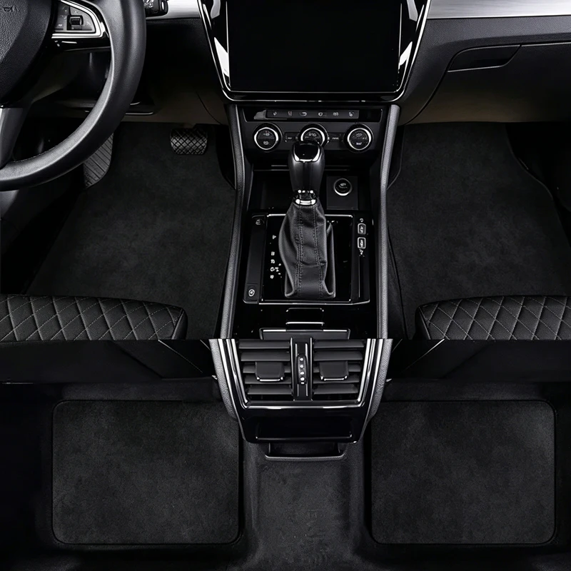 Фото Комплект из 4 всепогодных автомобильных ковриков для Cadillac XT6: легко чистятся, прочные, противоскользящие, для защиты салона №2
