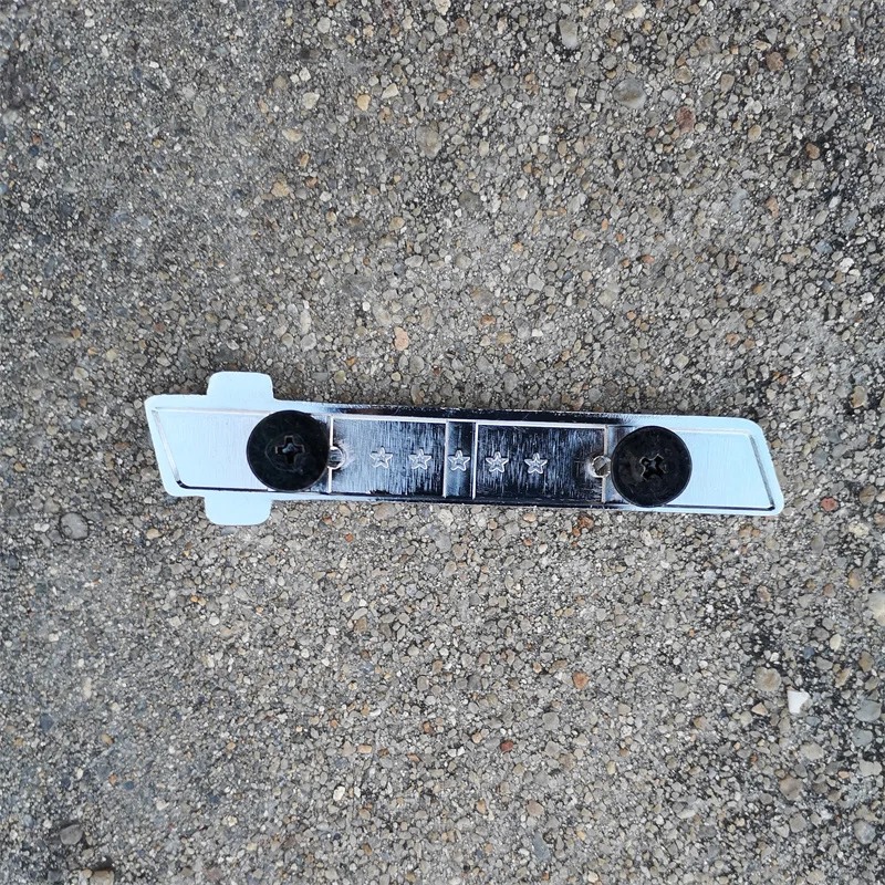 Автомобильный коврик декоративная эмблема интерьер винтовая фиксация наклейка