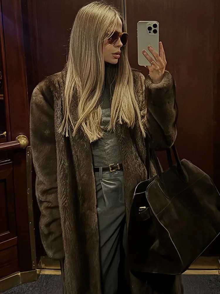 Женское утепленное пальто из искусственного лисьего меха