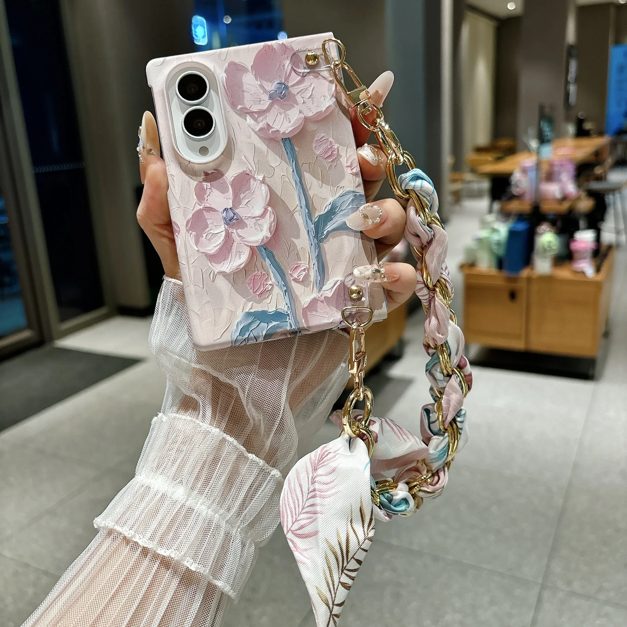 Фото Противоударный чехол-накладка для Samsung Z Fold 8 с рельефным цветочным рисунком в стиле масляной живописи, с ремешком и удобной ручкой, тонкий, портативный №1