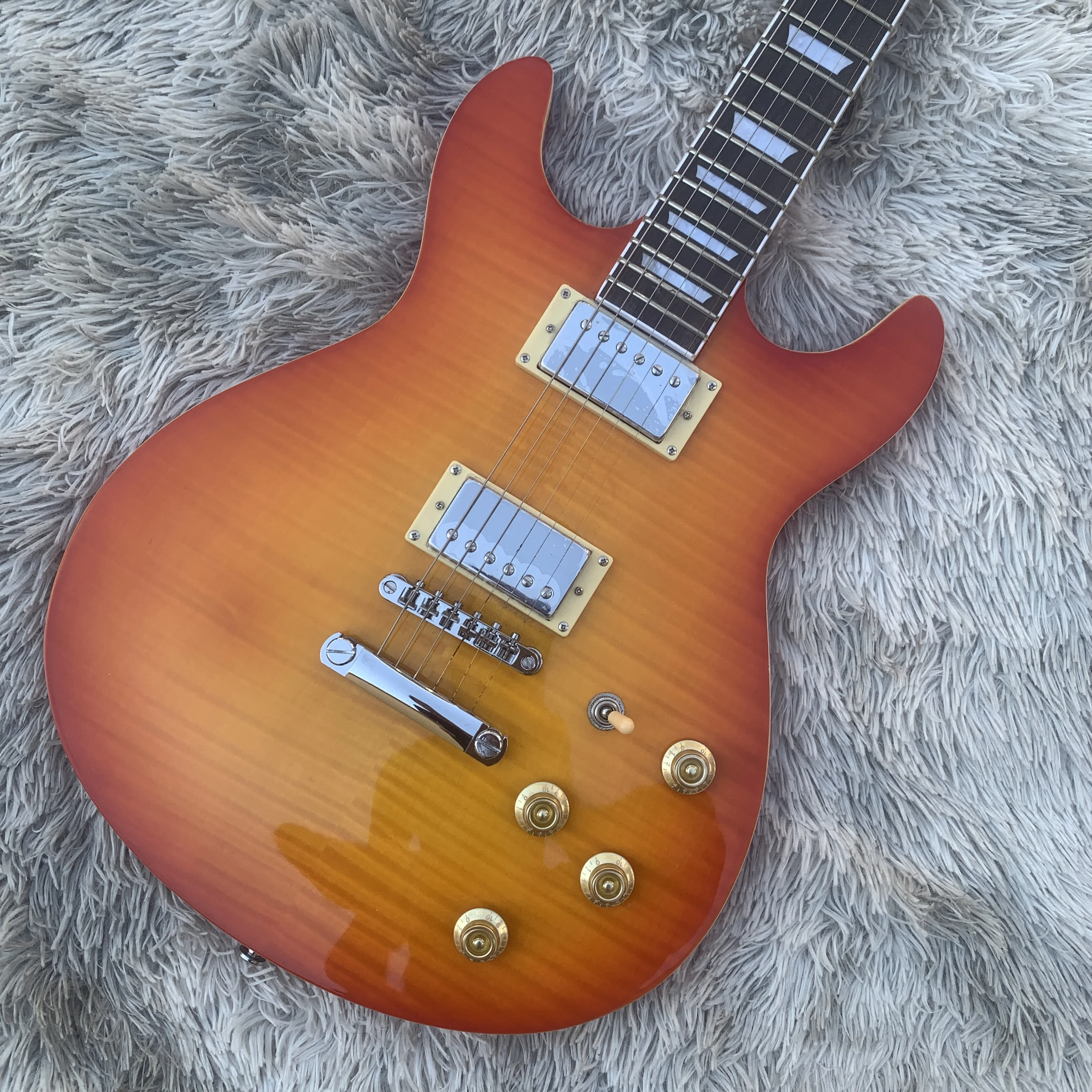 В наличии Дверная режущая гитара lp корпус и гриф из красного дерева