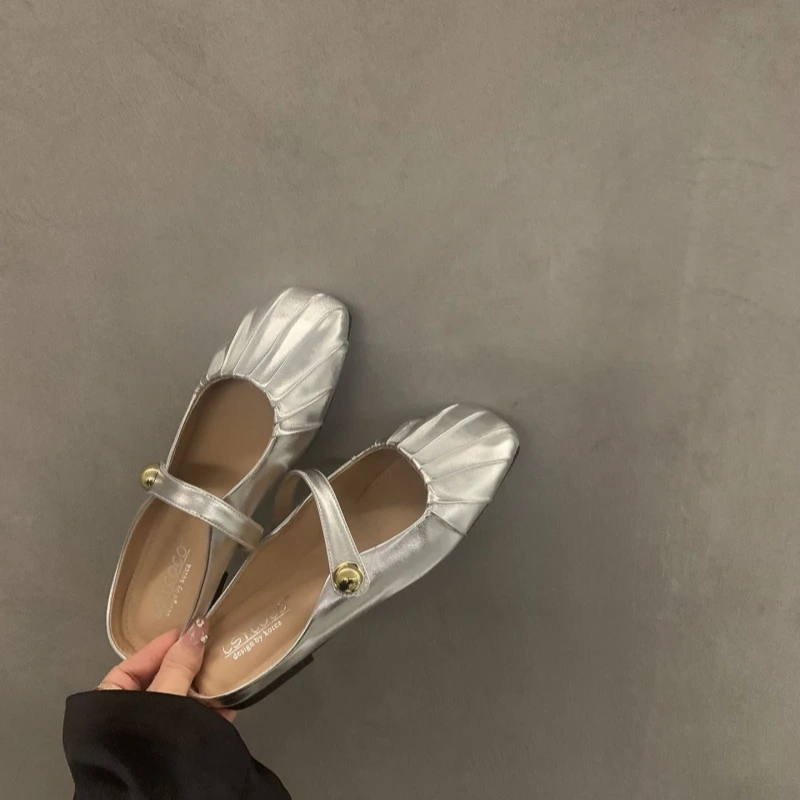 

Silver flat bottomed Baotou semi slippers for wearing on the outside. New 2023 Summer Mom Mary Jane Muller Women's slippers