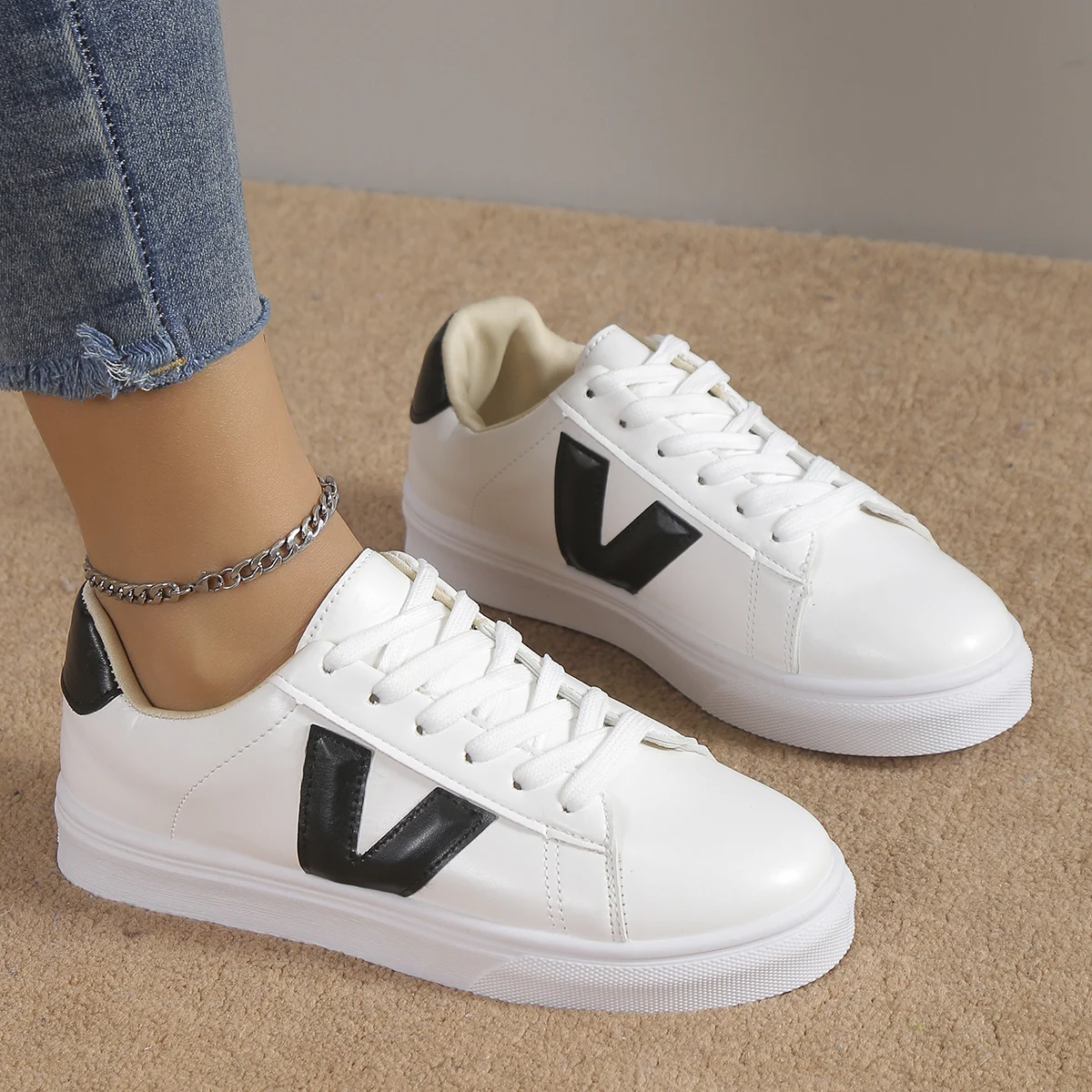 Women Casual Flat Sneakers Summer Fashion Designer Lace -up Breathable Sport Shoes Ladies Vulcanized Shoes Zapatos De Mujer