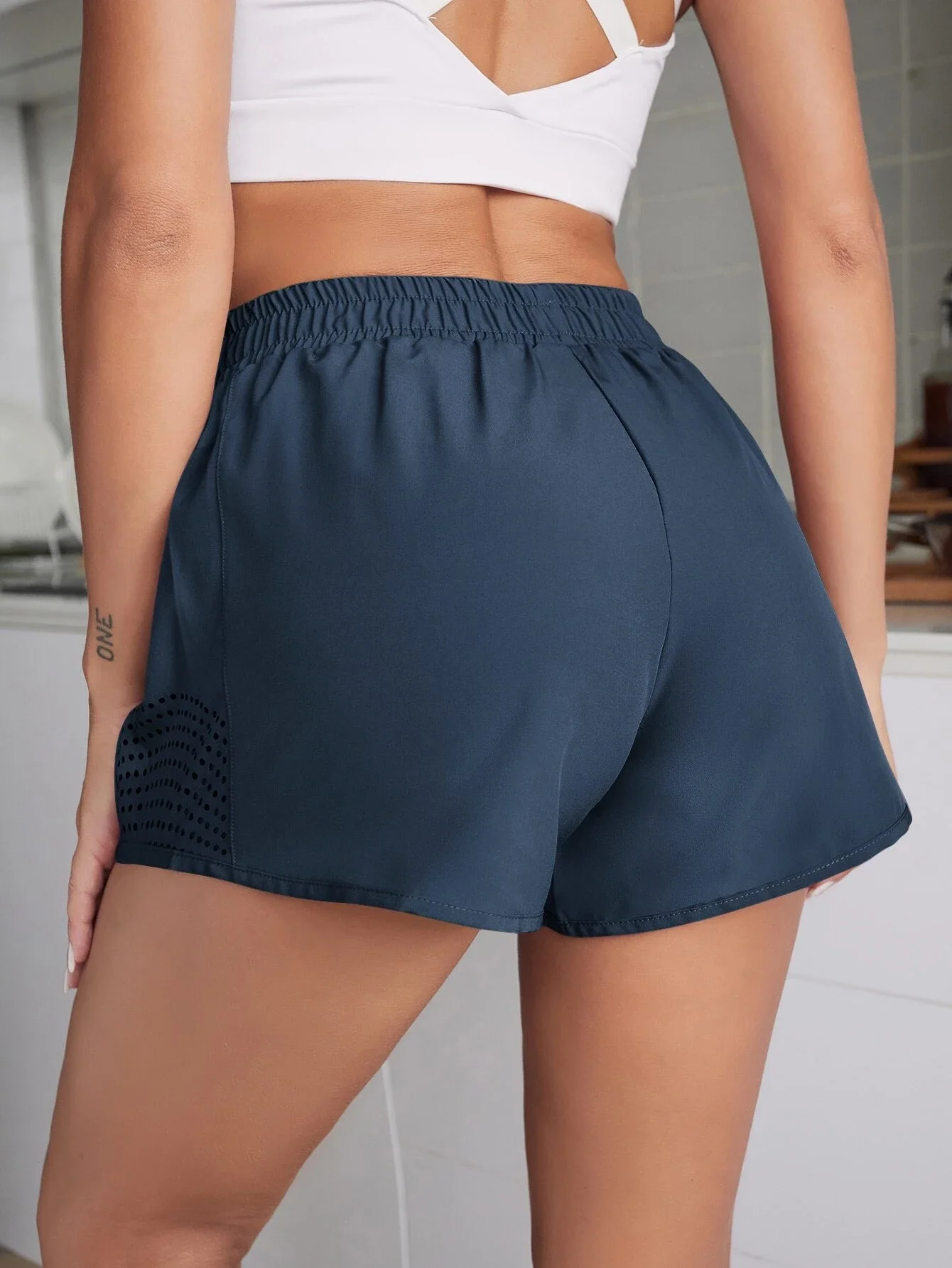 

tops Eyelet Cut Out Solid Sports Shorts