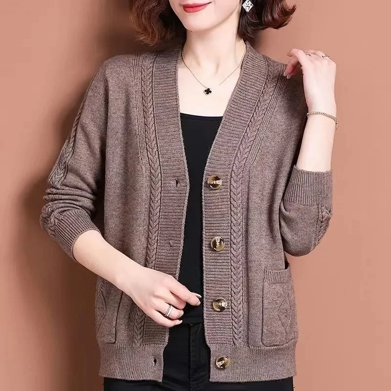 

Hot Sale 2023 Fashion V-Neck Knitted Button Pockets Cardigan Sweater Women's Clothing Autumn New Oversized Casual Tops All-match