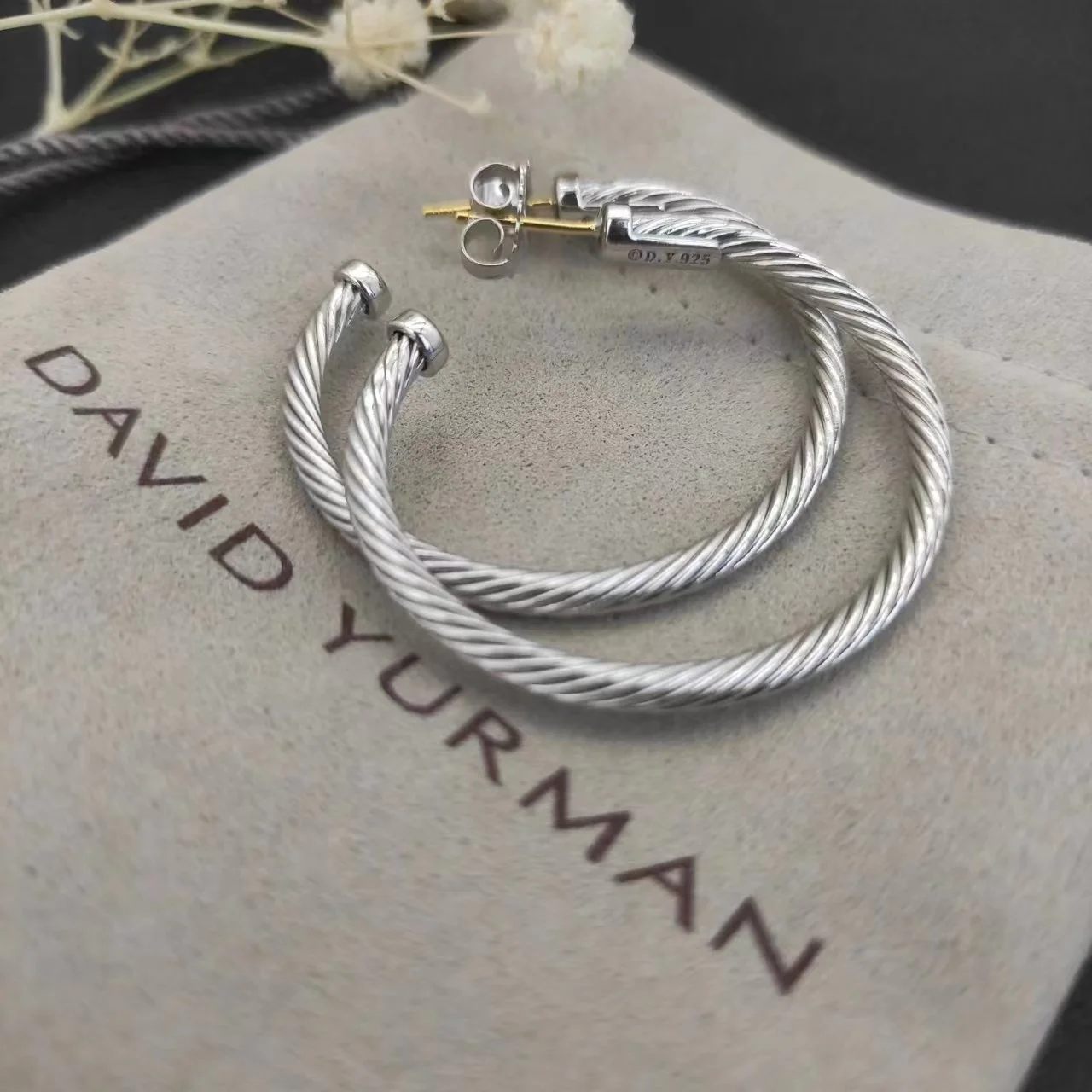 

Золотистый крючок David Yurman, витая проволока, искусственное серебро с желтым покрытием 14K