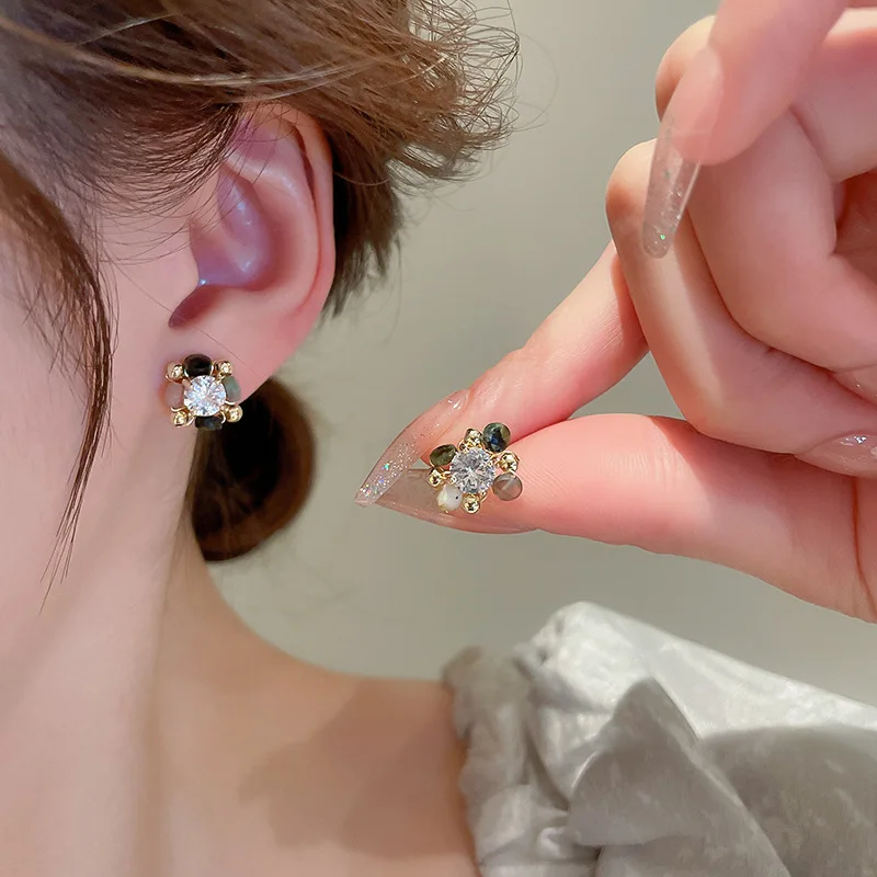 

KAITIN Silver Needle Crystal Agate Circle Zircon Earrings for Women Small Simple Design Earrings Light Luxury Earrings Wholesale