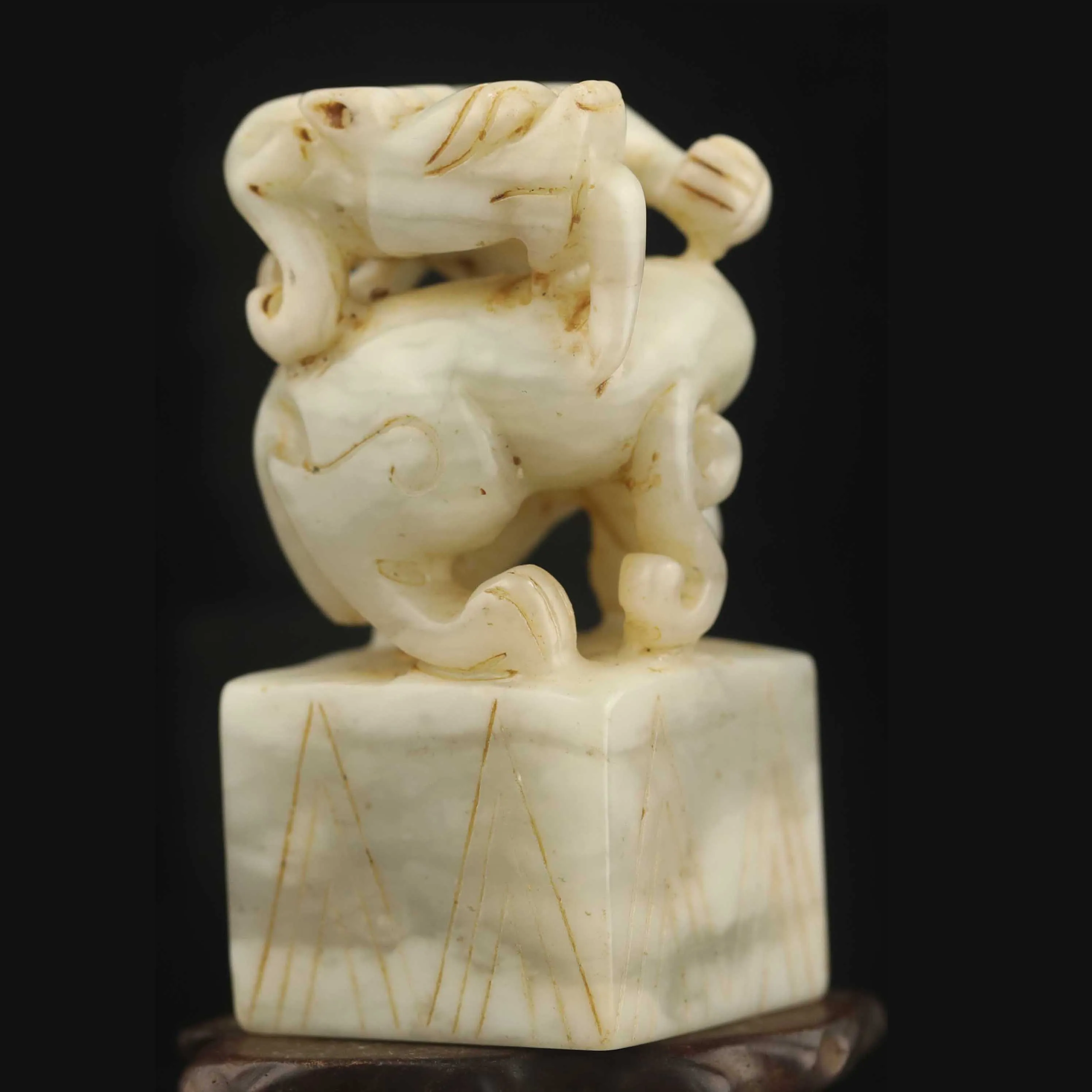 

Подвеска в виде дракона из натурального нефрита в старом китайском стиле