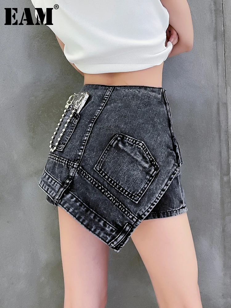 

[EAM] Women Black Irregular Denim Casual Wide Leg Shorts New High Waist Loose Fit Trousers Fashion Spring Summer 2022 1DE9015
