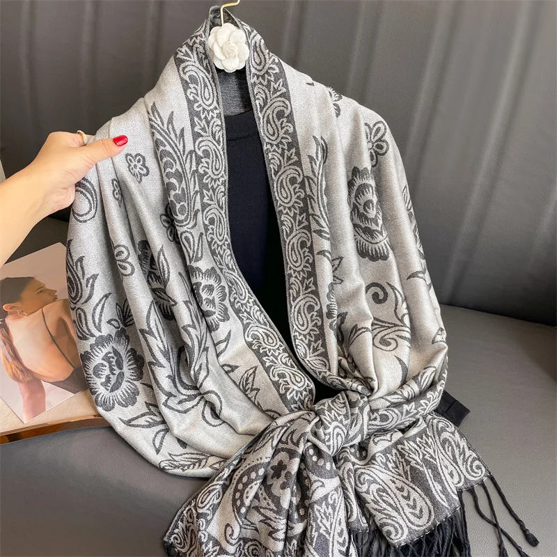 Женский шарф с цветочным узором в этническом стиле и жаккардовой кашемировой