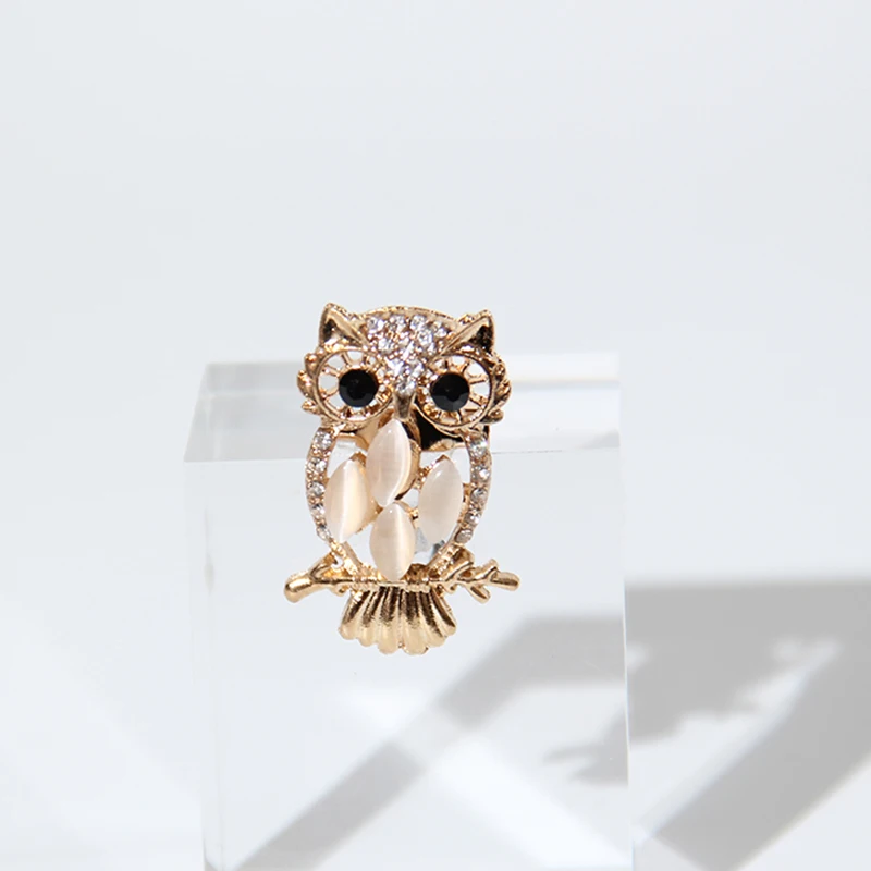 

MOZOG Delicate Women Lapel Pin Electroplated Alloy Brooch Ultralight Fashion Jewelry Versatile Tack Popular Clothing Decoration