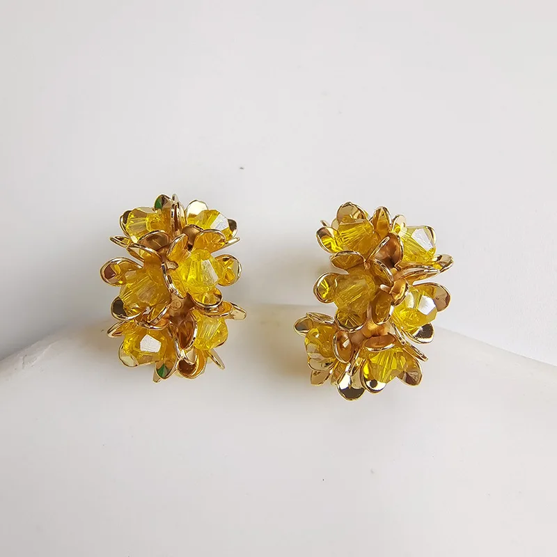 

2023 New Simple Small Fresh Earrings European and American Fashion Niche Design Diamond Studded Earrings Wholesale