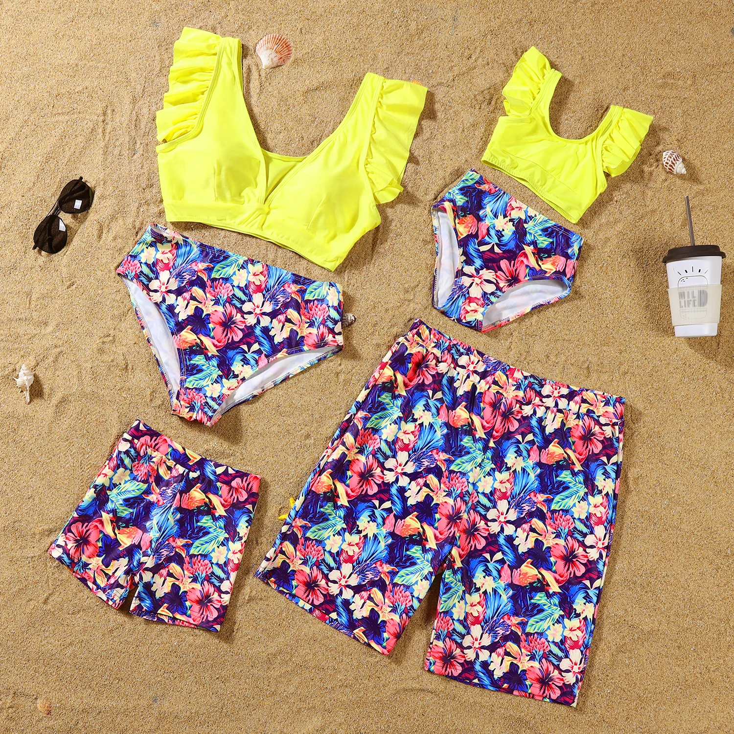 

2022 Dad Son Yellow Beach Bath Swimsuits Family Swimsuit Bikini Mommy and Me Clothes Mom and Daughter Matching Dresses Outfits