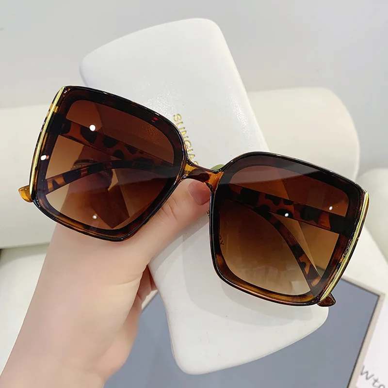 

New Vintage Square Sunglasses Women Oversized Sunglass Men Retro Black Sun Glasses Shades Goggle UV400 Oculos De Sol