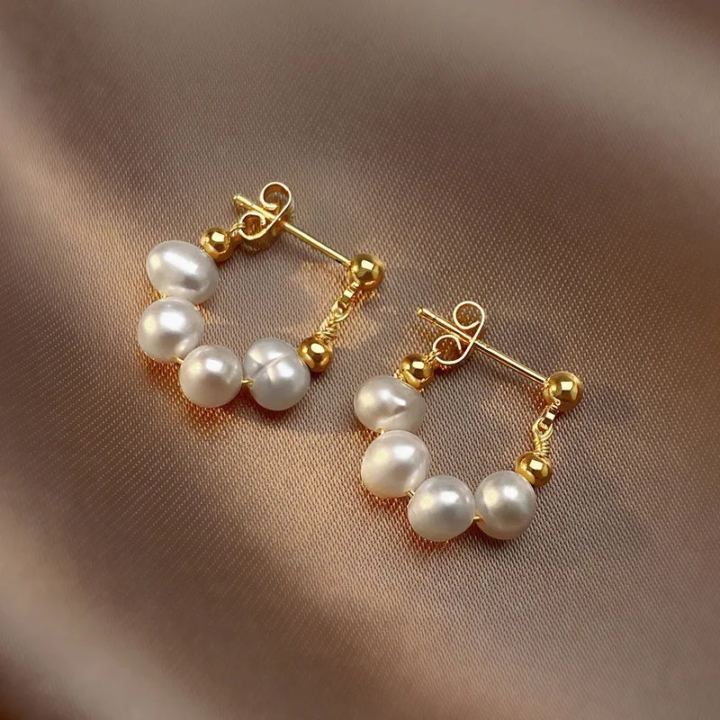 

New Korean Elegant Baroque Pearl Earrings for Women Girls 2022 Fashion European Simple Huggies Earring Party Trend Jewelry
