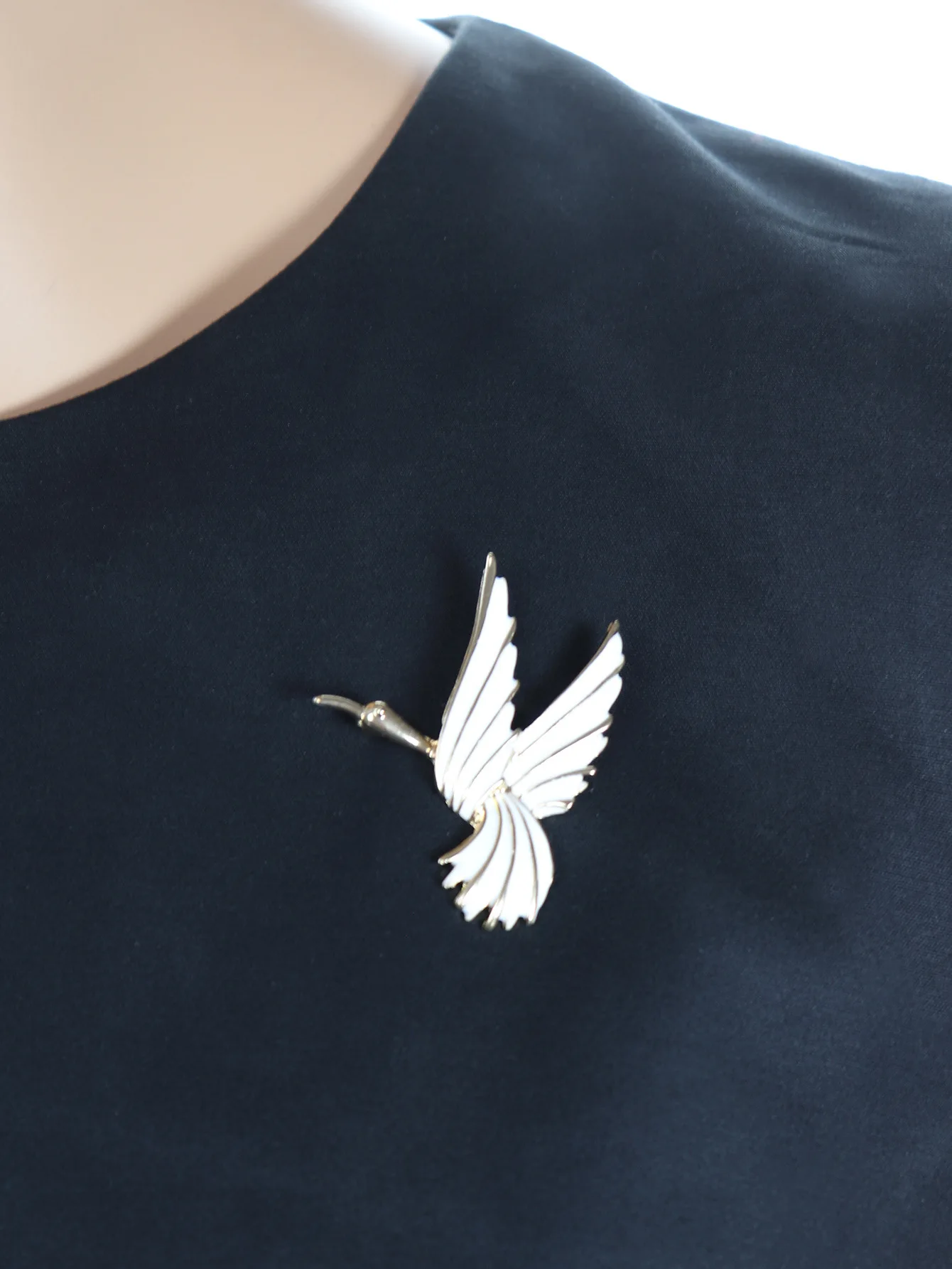 Винтажная брошь в средневековом стиле виде дикой гусины простая эмалированная