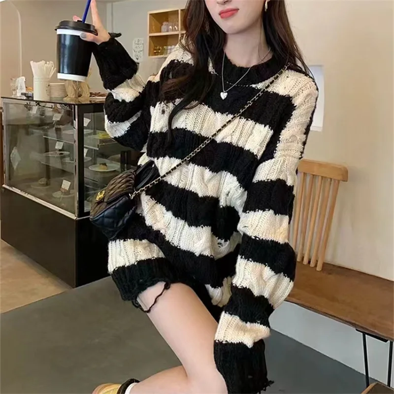 

Crewneck striped hollowed out sweater loose lazy wind niche design mid-length sweater