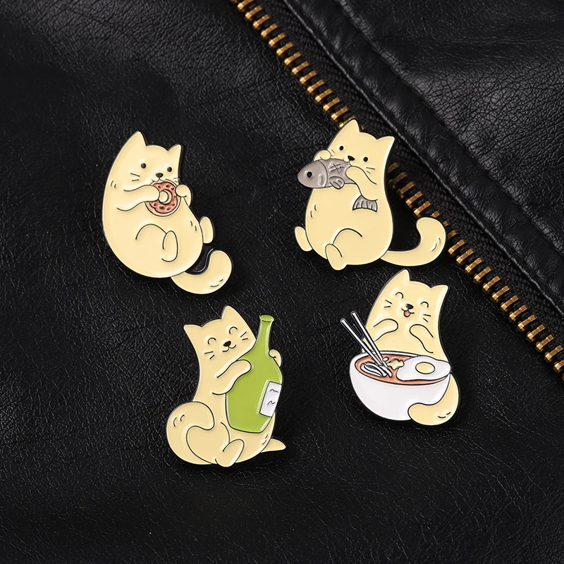 

Meow Yellow Cat Kindergarten Enamel Pin Animal Eat Fish Dinner Wine Bottle Cat Cartoon Cute Badge Kids Hat Lapel Brooch Jewelry