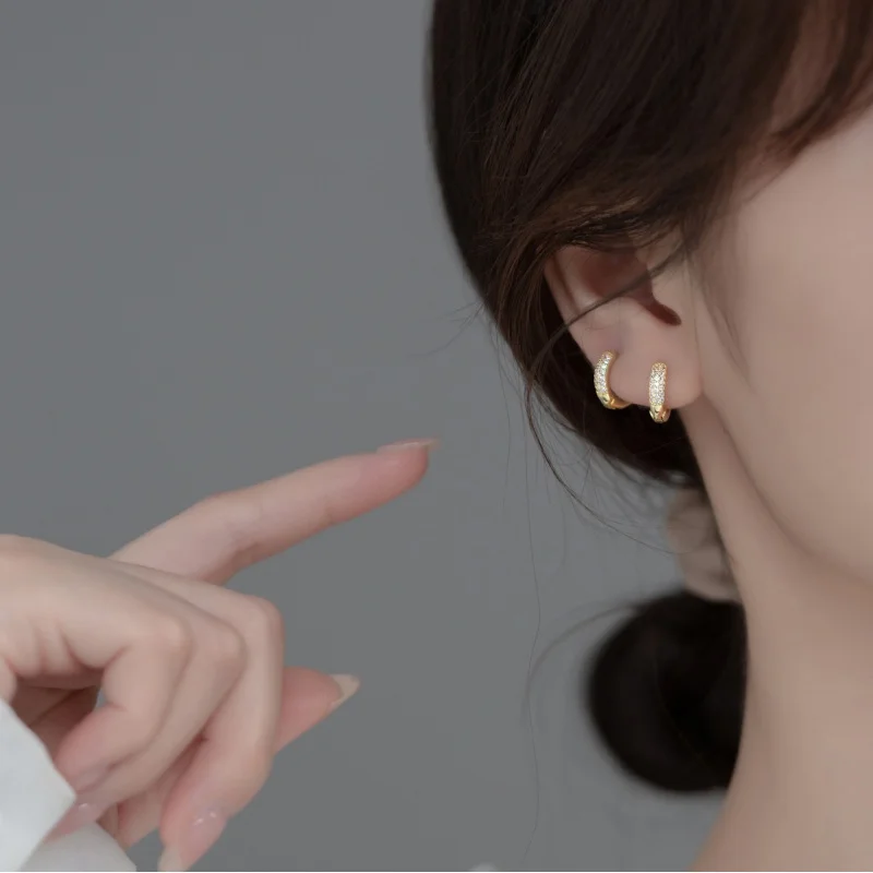 

Commuter Style Refined Rhinestone round Women's Fresh Ear Clip Ear Rings