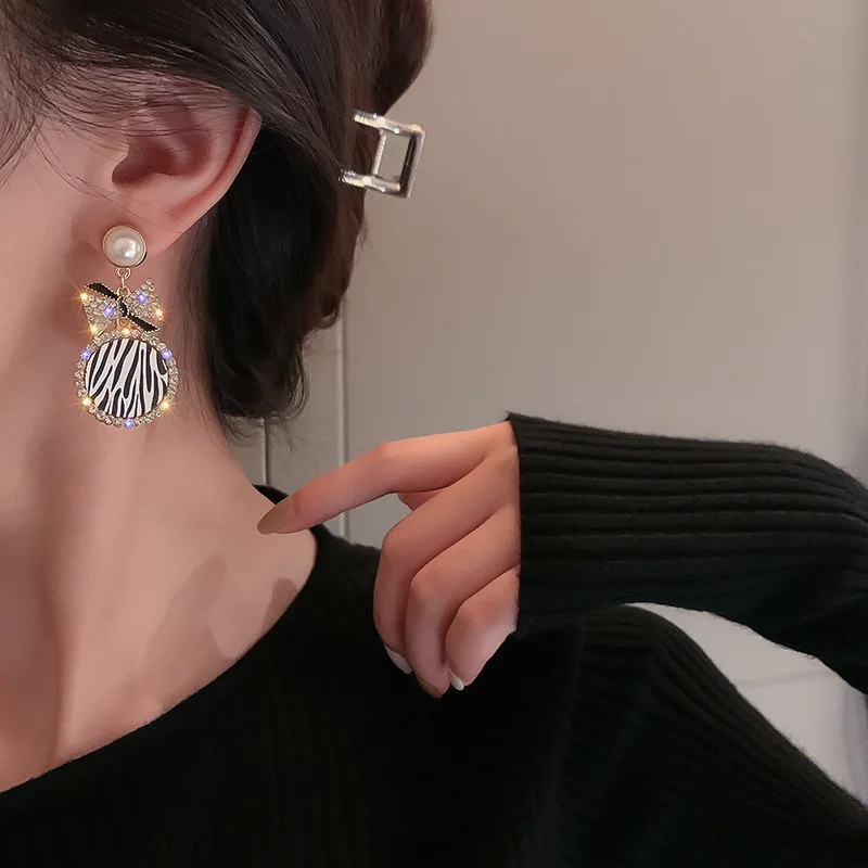 

925 Silver Needle Stripe Diamond Bowknot Earrings Korea Fashion Ins Vintage Temperament Elegant Delicate Girl Gift Wholesale