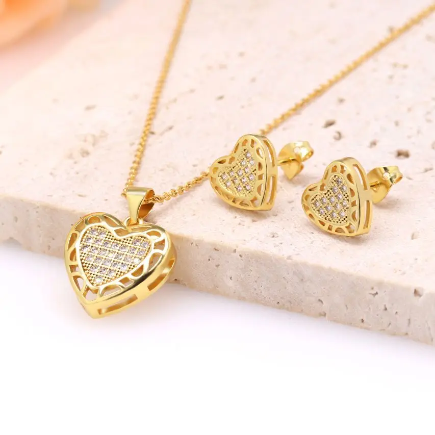 Conjunto de collar y pendientes de corazón con incrustaciones de circonita AAA de moda clásica, joyería chapada en oro Glamour para mujer