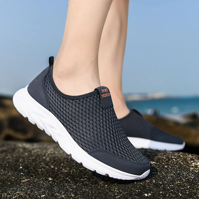 

2022 Summer Men's Loafers Lightweight Walking Mesh Breathable Summer Comfortable Casual Shoes Couple Sneakers Zapatillas Hombre