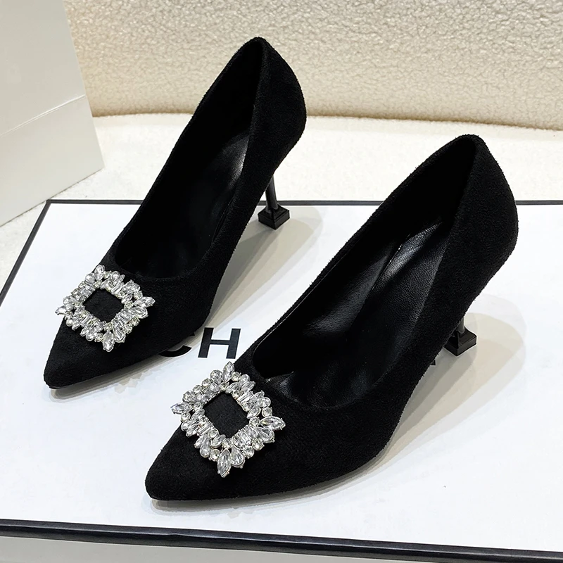 

Женские туфли на высоком каблуке, с острым носком