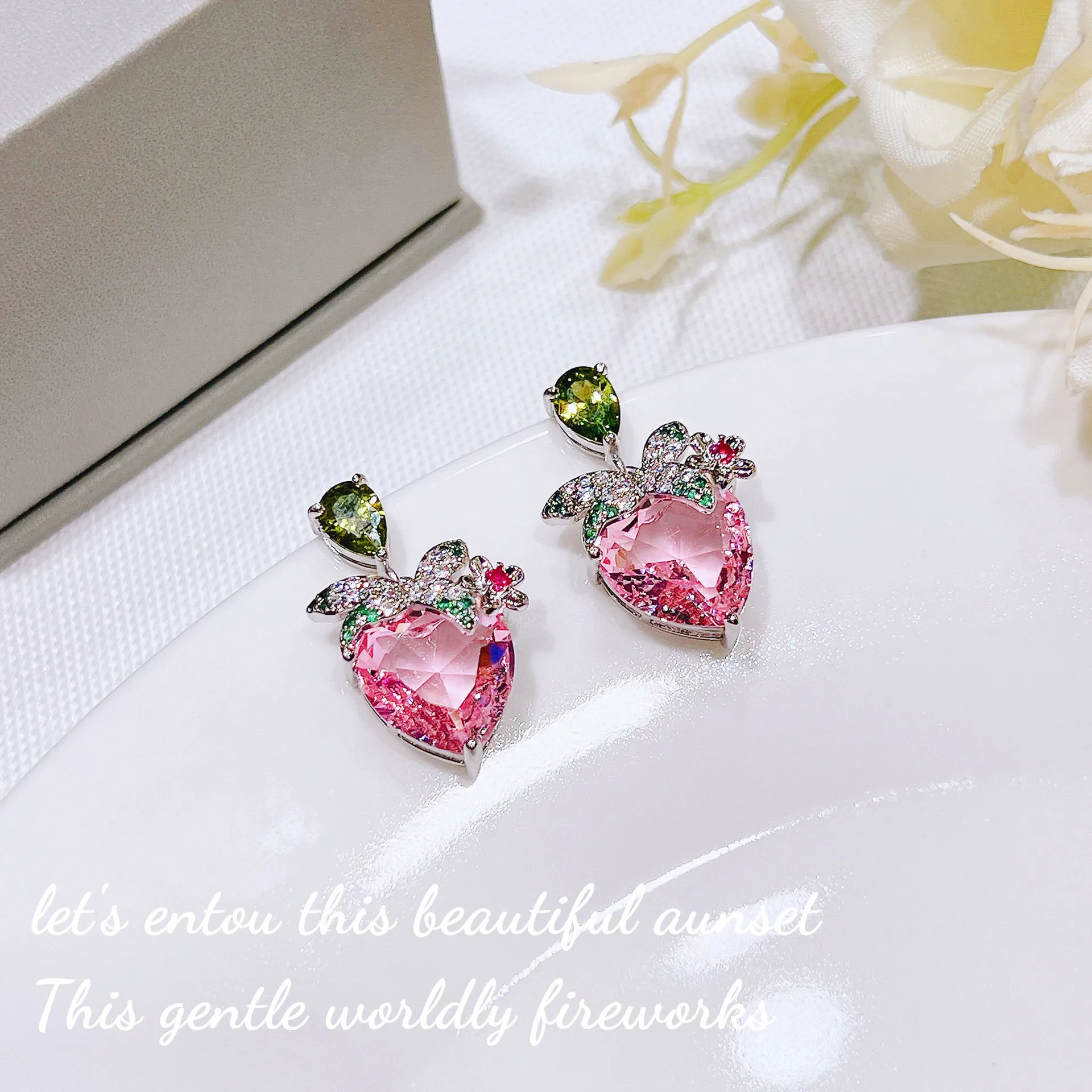 

Korean Sweet Exquisite Love Heart Pink Diamond Earrings For Women Girls Fashion Strawberry Stud Earring Exquisite Jewelry