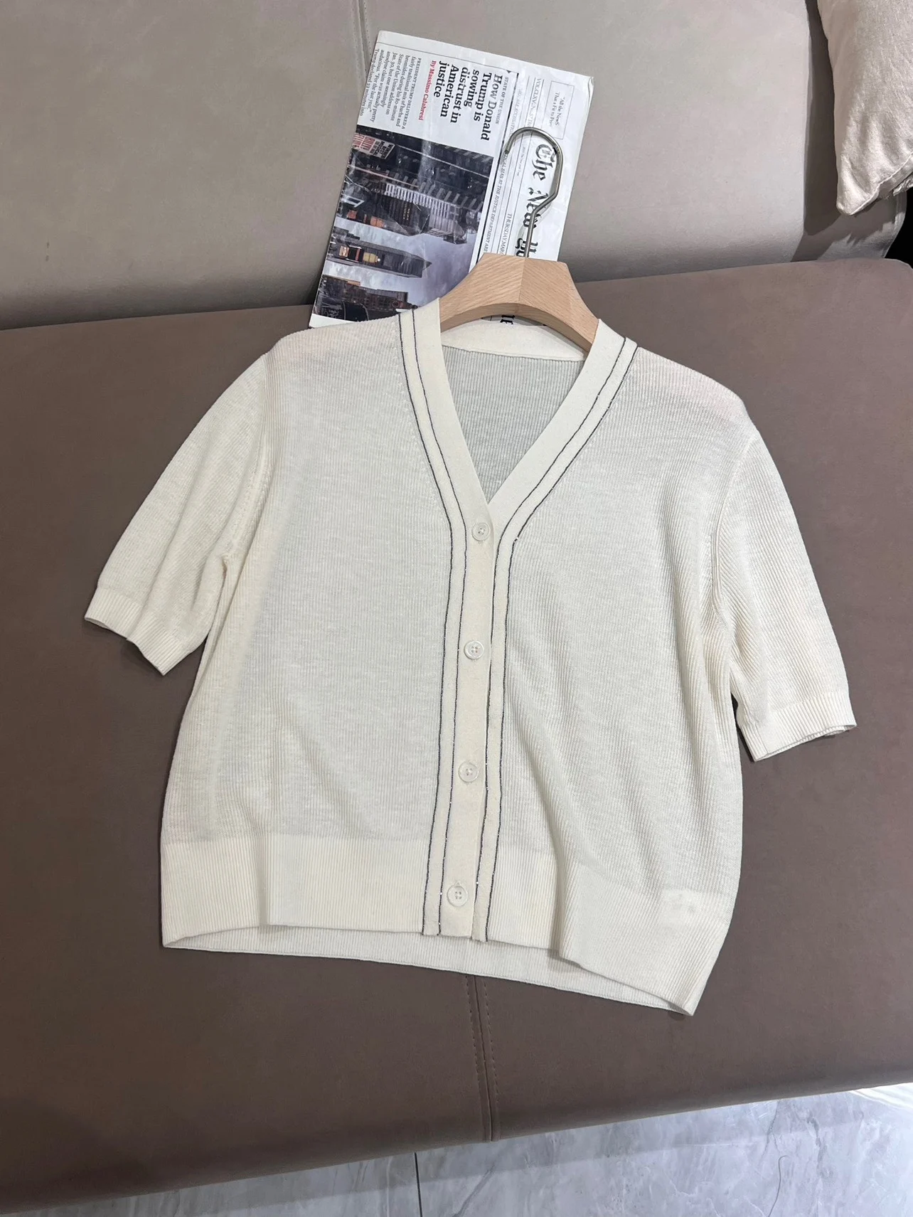 Женский трикотажный кардиган из шерсти и шелка с V-образным вырезом короткими