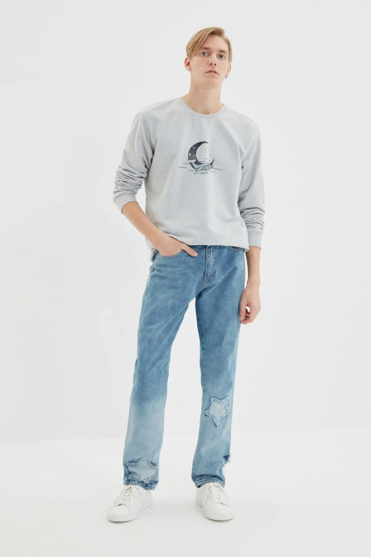 

Trendyol Men 'S Regular Fit Star Detailed Jeans TMNAW22JE0650