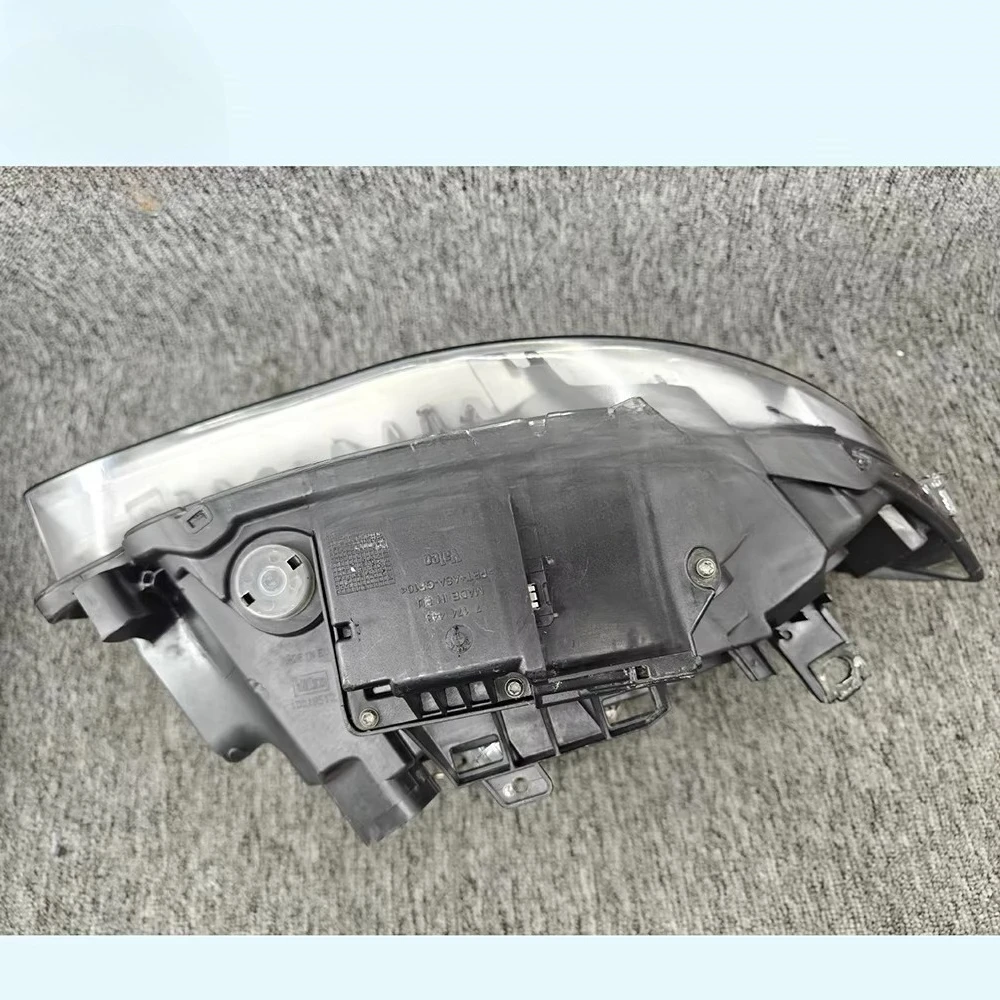 Фото Оригинальные фары для BMW 1 серии 2006-2011 годов выпуска, модели 120i, 130i, 135i, E87, E88, E81, E82. №3