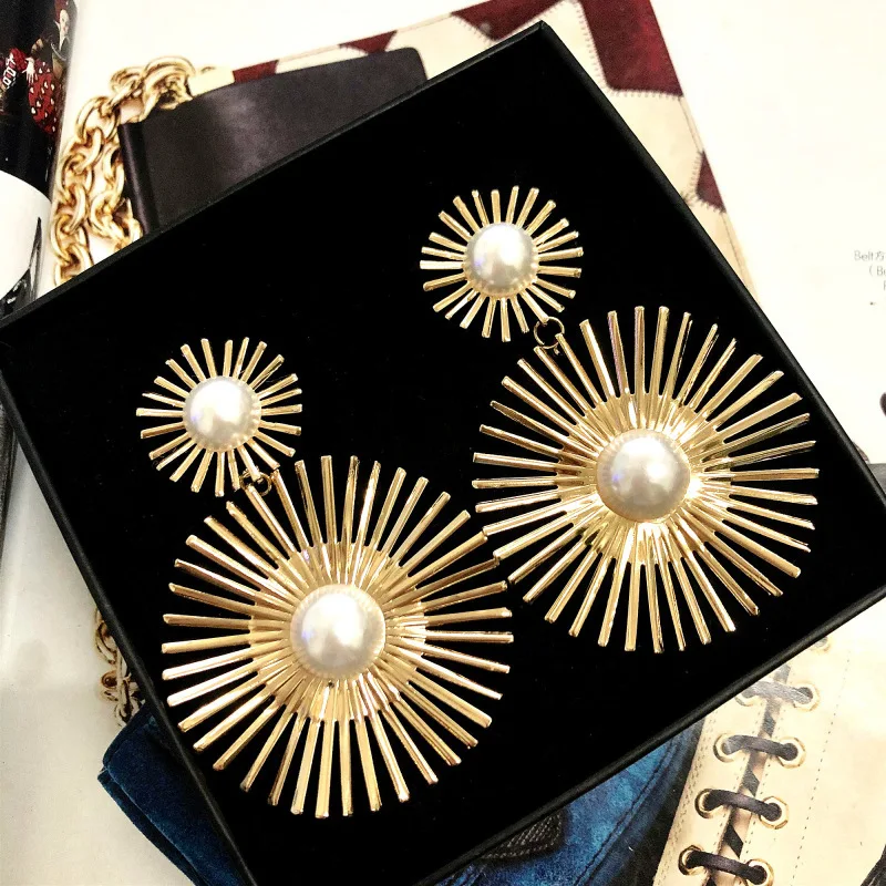 

New European and American Exaggerated Long Earrings Pearl Temperament Round Earrings Personality Trendy Earrings Female