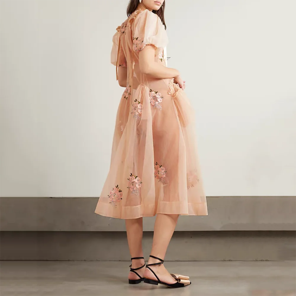 Женское длинное платье с цветочной вышивкой круглым вырезом коротким рукавом