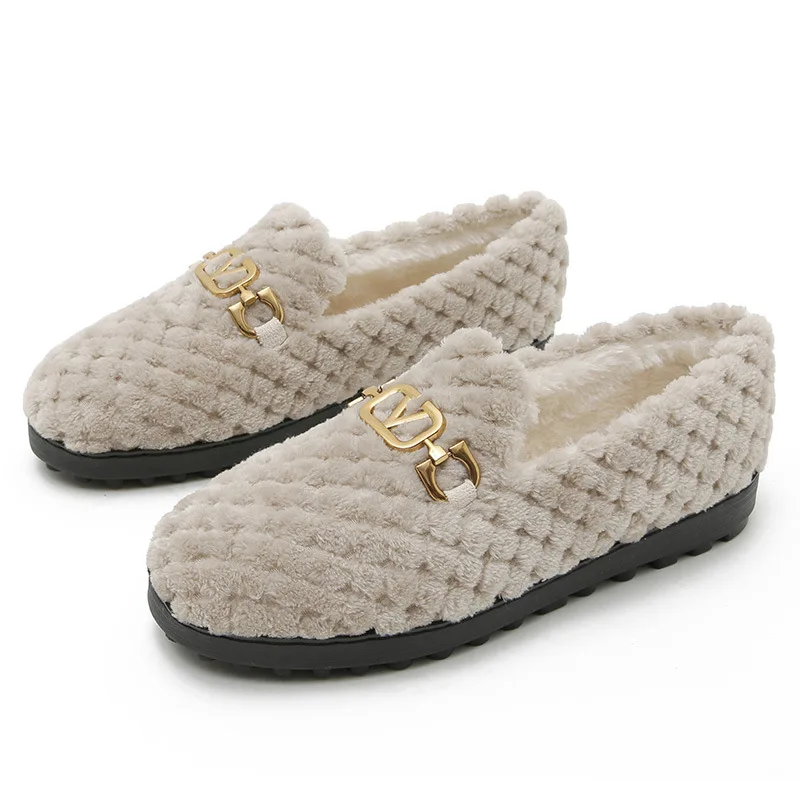 Fashion Metal Buckle Chain Design Plush Shoes Women Winter Outdoor Cotton Shoes Korean Style Faux Fur Platform Large Women Shoes