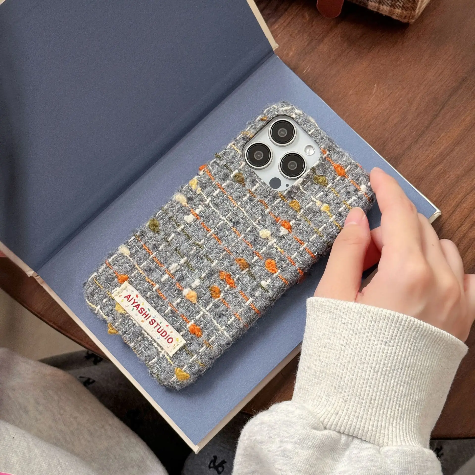 Бархатный шерстяной чехол для телефона с вышивкой iPhone 16 15 14 13 Pro Max полное покрытие