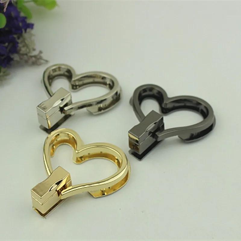 

Fashion Heart Shape Bag Lock Clasp Metal Turn Lock Buckles For DIY Handbag Shoulder Bag Hardware Accessories
