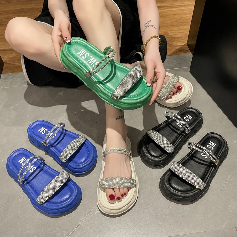 

Женские шлепанцы на плоской подошве, уличные шлепанцы с блестками, на платформе средней высоты, модная Роскошная мягкая обувь из искусствен...
