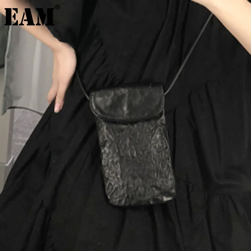 

[EAM] Women Black Pleated New Pu Leather Personality Accessories Phone Bag Fashion Tide All-match Spring Autumn 2023 1DF43610