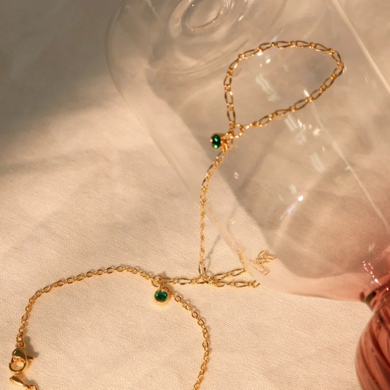 Браслет с камнем-талисманом для девушек-подростков