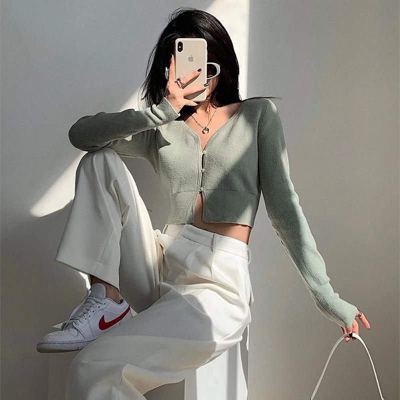 

Fall 2021 Women Sexy Navel Exposed V Neck Button Green Tee Tshirt Casual Long-Sleeved Knitted Tops Solid Kniter Streetwear Y2k