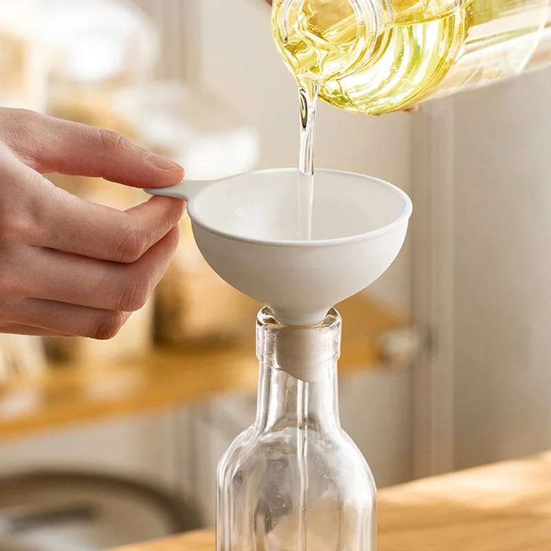 

Functional Funnel Kitchen Oil Seasoning Liquid Dispensing Funnel Kitchen Tools Plastic Wide Mouth Funnel for Canning Spice Wine