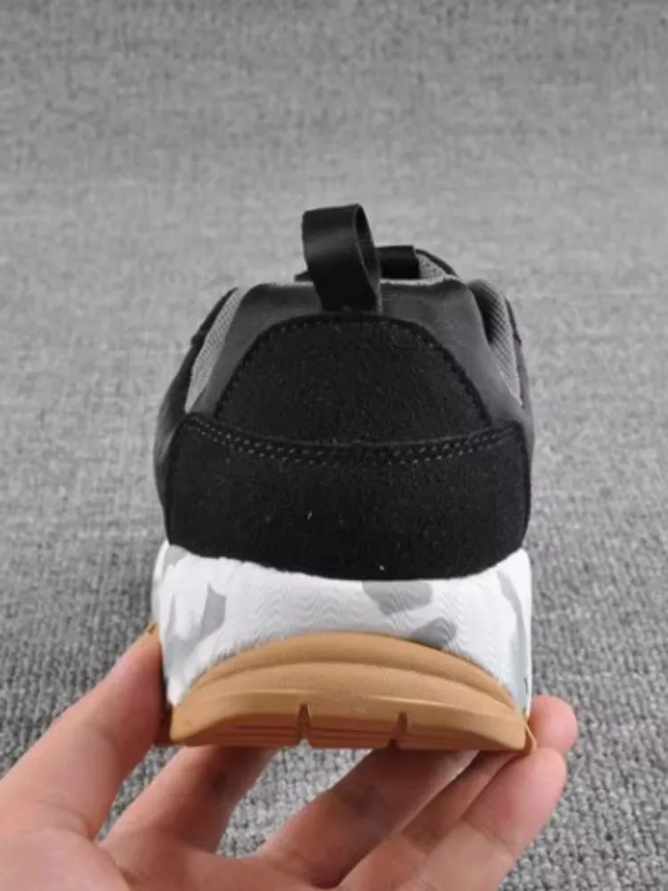 Мужские спортивные кроссовки на шнуровке